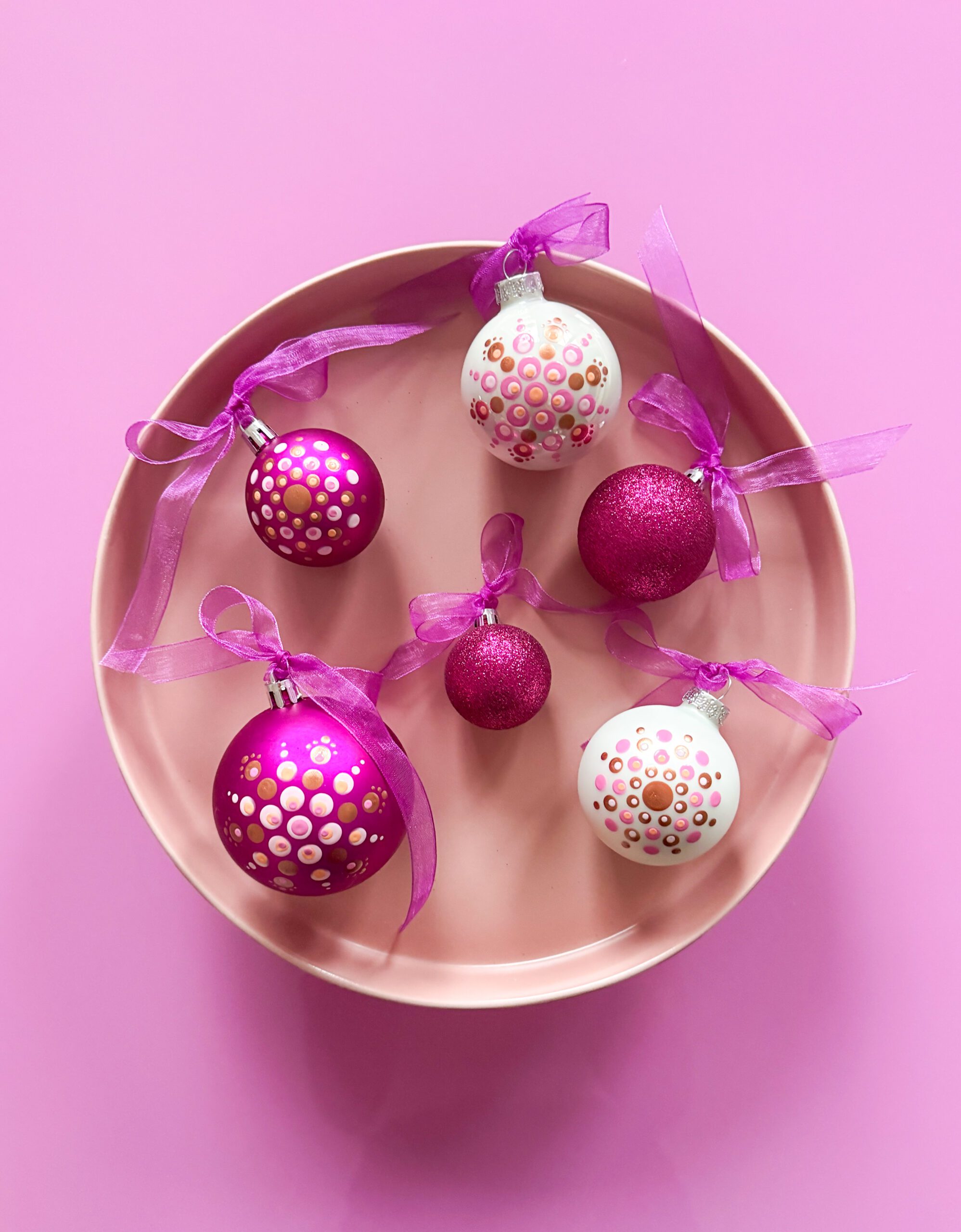 Kerstballen stippen Kerstballen stippen